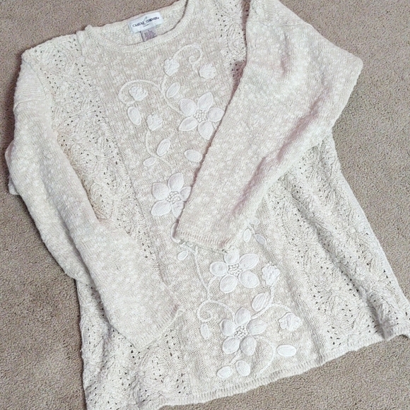 Vintage Sweaters - Ivory cable knit floral applique crewneck sweater linen cotton blend